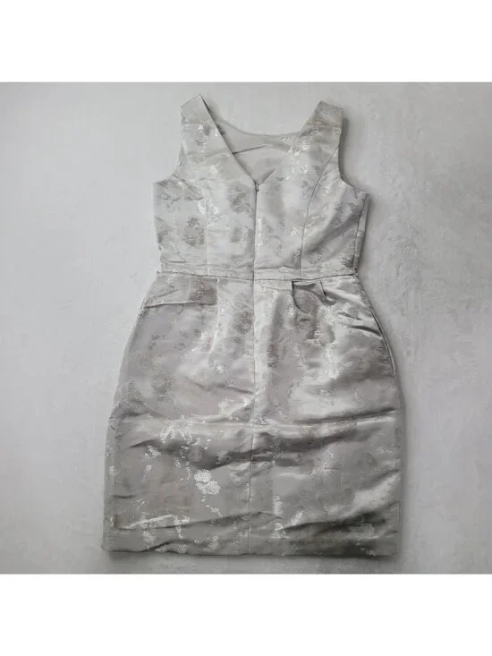 White House Black Market Women's Sleeveless Silver Jacquard Dress Size 4P - Picture 2 of 12
